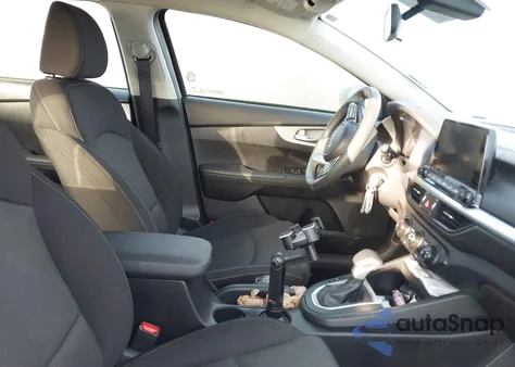 2024 Kia Forte Lxs z USA, uszkodzony, nr VIN 3KPF24AD3RE727926